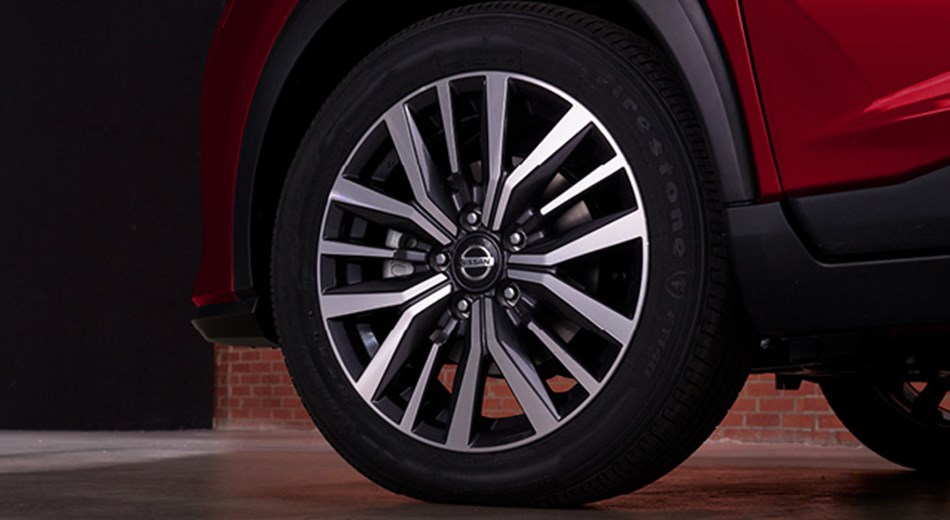 STRIKING ALLOY WHEELS-Vehicle Feature Image